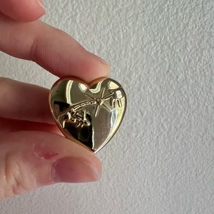 E.T. The Extra-Terrestial Universal Studios Gold Tone Heart Shaped Pin